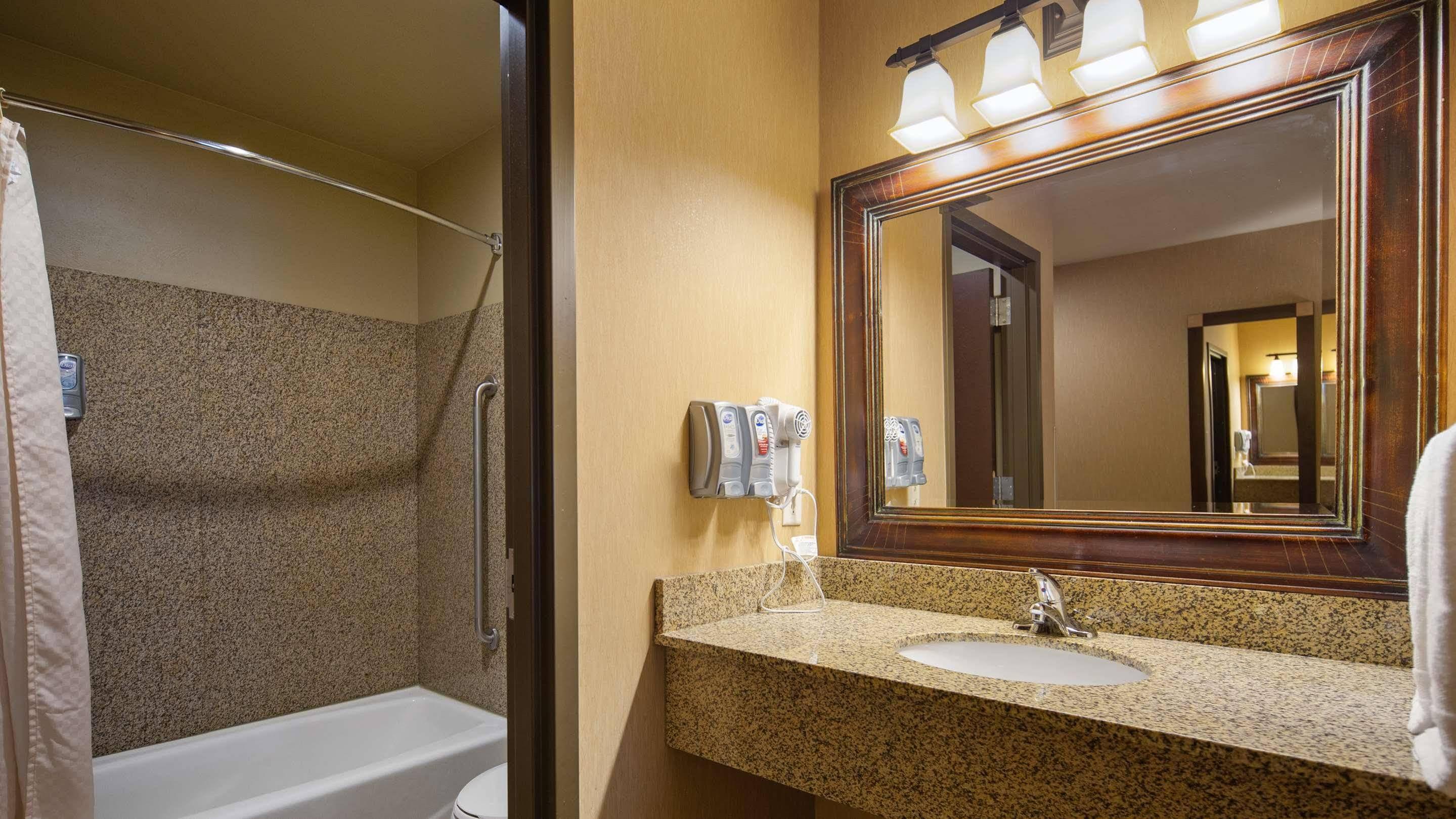 Crandon Inn & Suites المظهر الخارجي الصورة